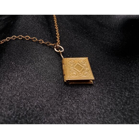 Antique (circa 1880–1915) Gold-Tone Book Locket Necklace With Ornate Detailing & - Picture 3 of 5